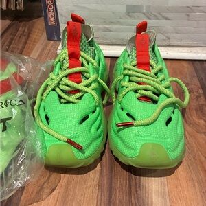 Sia collection Vulture foam “Grinch Glow” sneakers neon green men’s 5 women’s 7